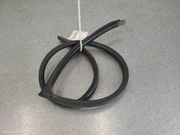 2010 MITSUBISHI TRITON Door/Tailgate Seal
