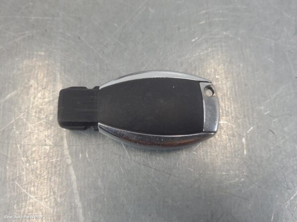 2016 MERCEDES VITO Ignition W/ Key