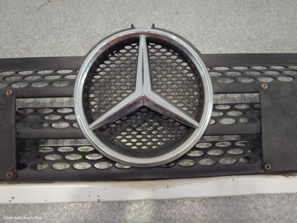 2005 MERCEDES SPRINTER Grille