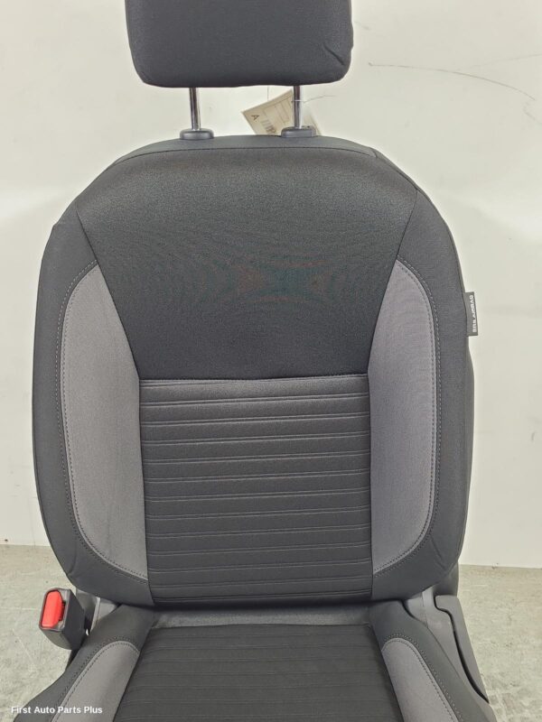 2023 NISSAN NAVARA Front Seat