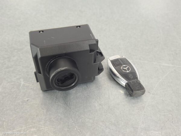 2016 MERCEDES VITO Ignition W/ Key