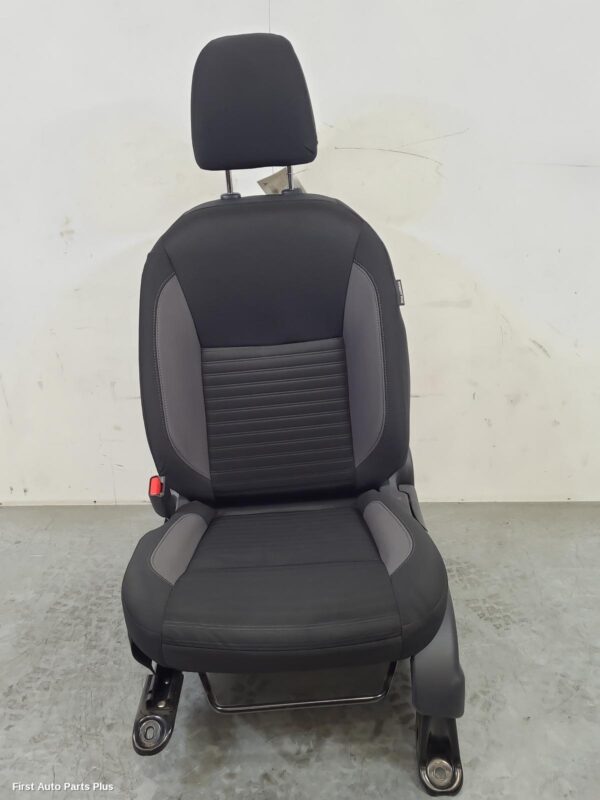 2023 NISSAN NAVARA Front Seat