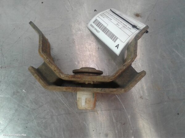 2013 TOYOTA HILUX Mount