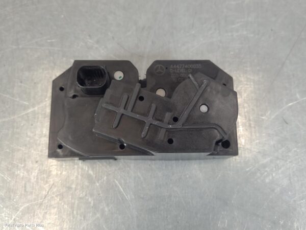 2016 MERCEDES VITO Door/Boot/Gate Lock