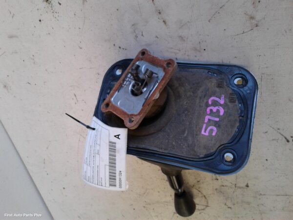 2005 TOYOTA HILUX Gear Stick/Shifter