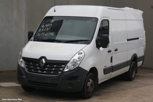 2015 RENAULT MASTER Right Front Hub Assembly