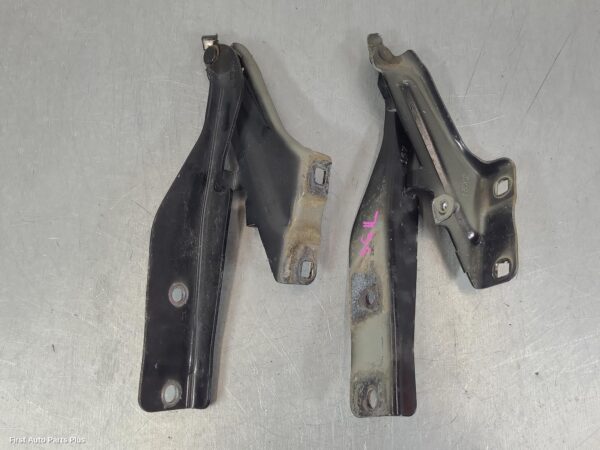 2016 NISSAN NAVARA Bonnet Hinge/Strut