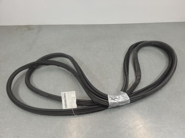 Mercedes Sprinter VS30 Low Roof Body Seal Rubber Van 2018–Present - Image 4