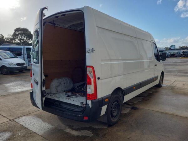 Renault Master X62 Radiator 2011–Present - Image 9