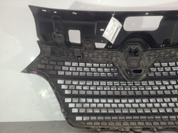 Renault Master X62 Radiator Grille 2020–Present - Image 6