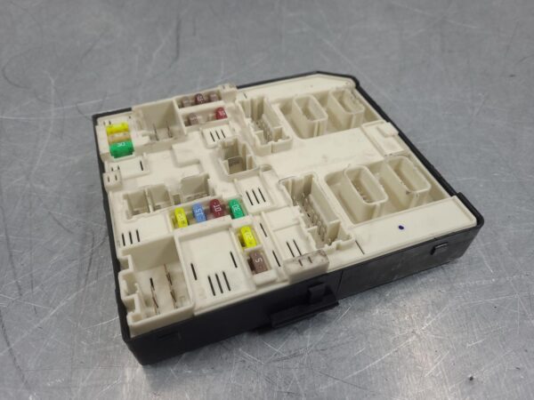 Renault Master X62 Fuse Box Engine Bay 2011–Present - Image 3
