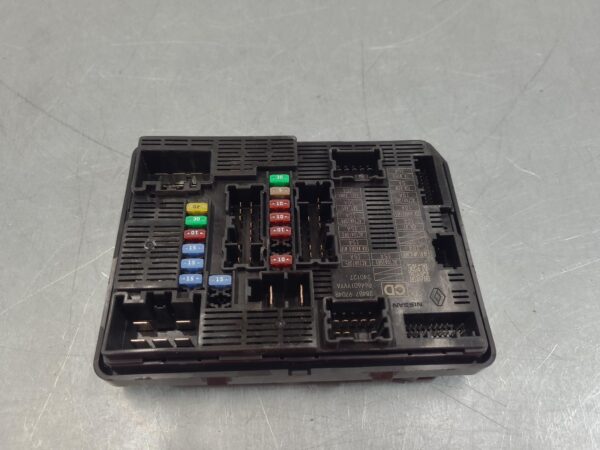 Renault Trafic X82 Fuse Box Engine Bay 2015–Present - Image 3