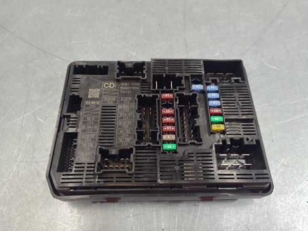 Renault Trafic X82 Fuse Box Engine Bay 2015–Present - Image 4