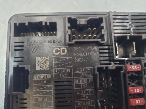 Renault Trafic X82 Fuse Box Engine Bay 2015–Present - Image 6