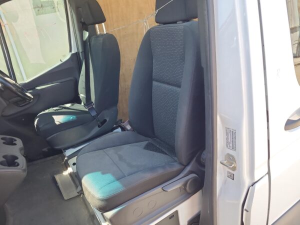 Mercedes Sprinter VS30 A/C Condenser Fwd 2018–2022 - Image 11