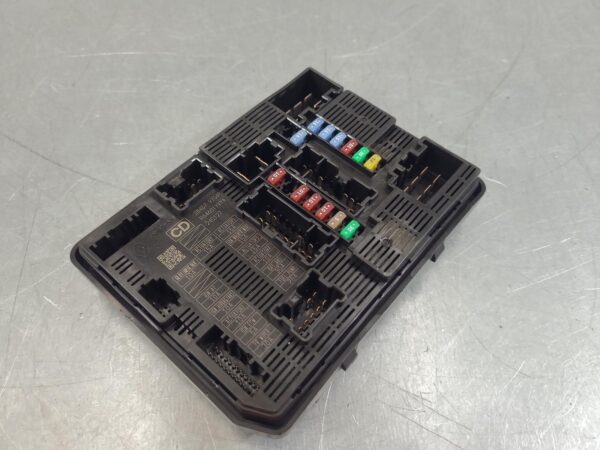 Renault Trafic X82 Fuse Box Engine Bay 2015–Present - Image 5