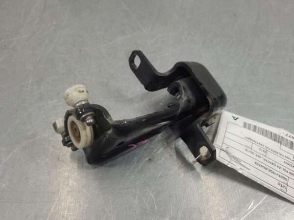 Mercedes Vito 447 Sliding LH Door Roller Centre 2015–Present - Image 2
