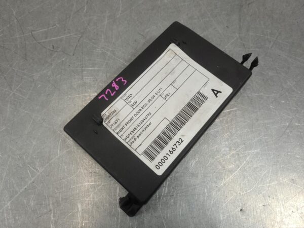 Mercedes Vito RH Front Door ECU 2004–2011 - Image 2