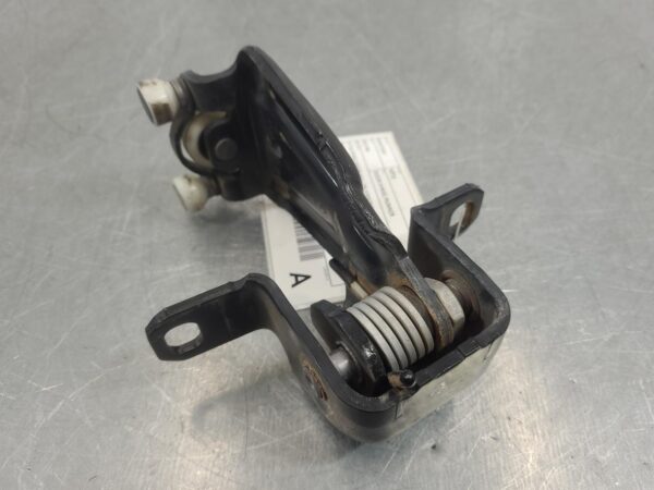 Mercedes Vito 447 Sliding LH Door Roller Centre 2015–Present - Image 7