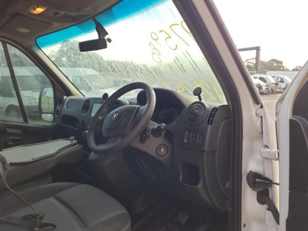 Renault Master X62 RH Front Guard Slide Bracket 2011–Present - Image 8