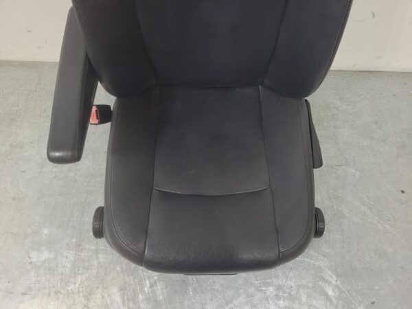 Mercedes Vito 639 LH Front Seat Leather 2004–2015 - Image 3