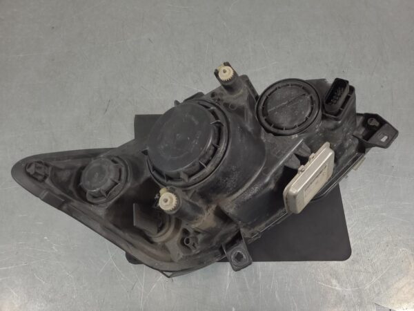 Mercedes Viano 639 Left Headlamp 2011–2014 - Image 4