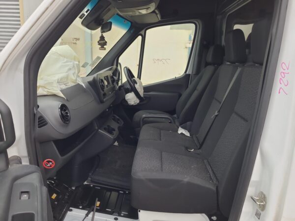 Mercedes Sprinter VS30 Adblue Tank Single Turbo 2022–Present - Image 12