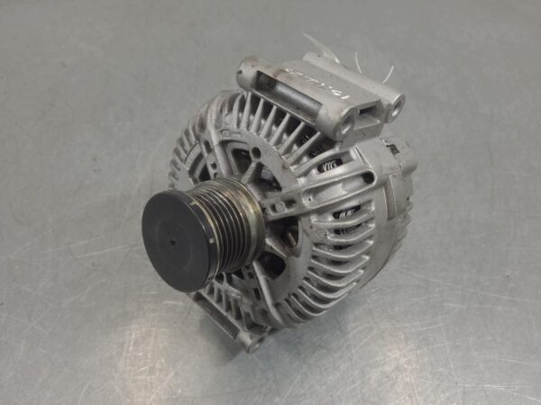Mercedes Vito 639 2.1L Diesel Alternator Valeo 180amp 2004–2011 - Image 2