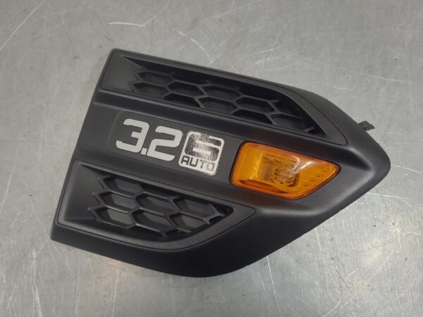 Ford Ranger PX Series 2–3 Right Guard Vent with Repeater Lamp 2015–2022 - Image 2
