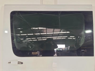 Mercedes Sprinter VS30 Left Rear Sliding Door with Window Glass 2018–Present - Image 8