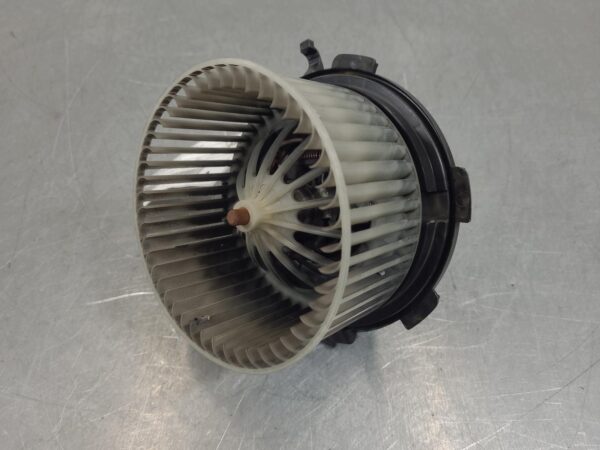 Mercedes Sprinter NCV3 Heater Fan Motor 2006–2018 - Image 2