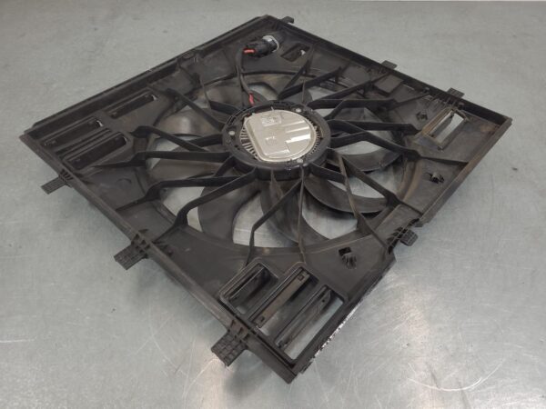 Mercedes Sprinter VS30 2.0L Turbo-Diesel Engine Fan Assembly 2022–Present - Image 2