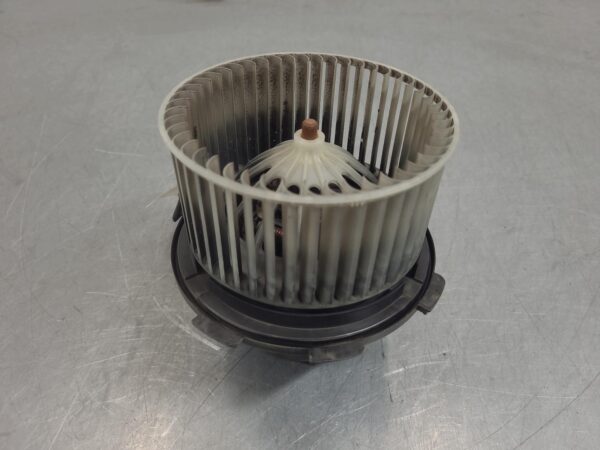 Mercedes Sprinter NCV3 Heater Fan Motor 2006–2018 - Image 3