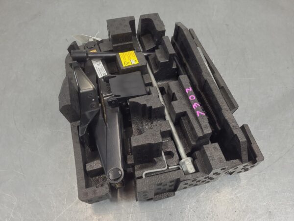 RENAULT MASTER 2011-2026 JACK/TOOL KIT X62, 09/11- - Image 2