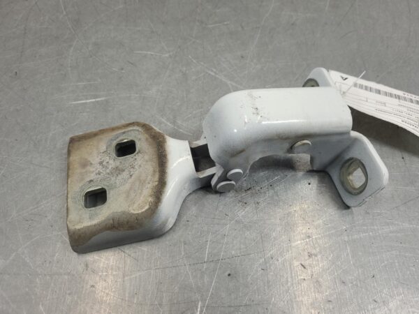 Renault Master X62 RH Front Door Hinge/Runner Lower 2011–Present - Image 6