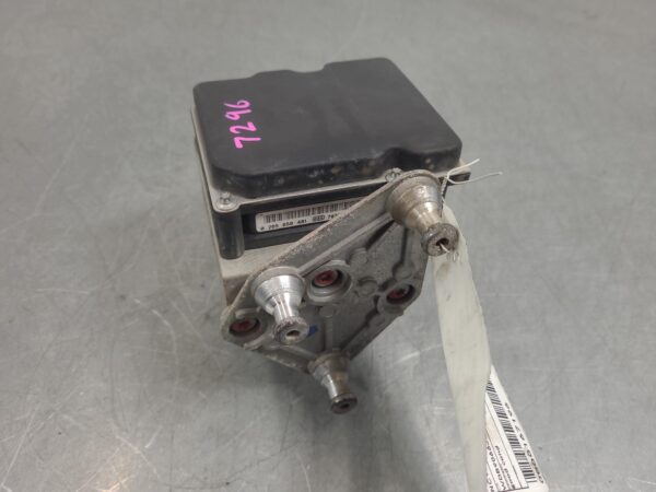 Mercedes Sprinter NCV3 ABS Pump/Modulator P/N A0014462589 2006–2018 - Image 7