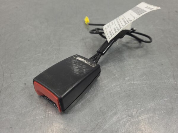 Mercedes Viano 639 RH Front Seat Belt Stalk Only 2011–2014