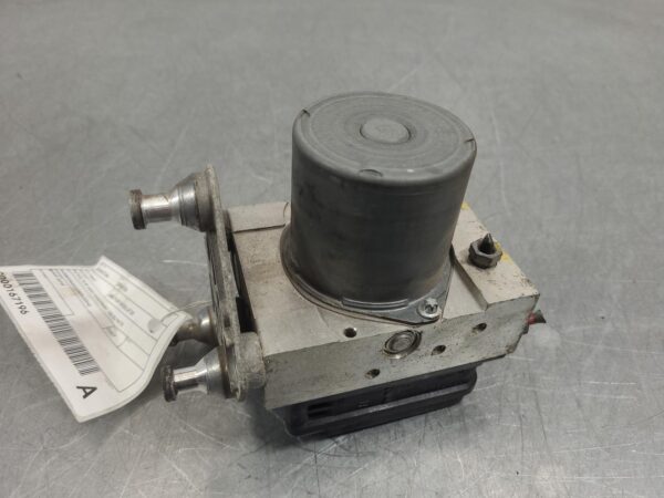 Mercedes Sprinter NCV3 ABS Pump/Modulator P/N A0014462589 2006–2018 - Image 3