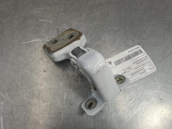 Renault Master X62 RH Front Door Hinge/Runner Lower 2011–Present - Image 5
