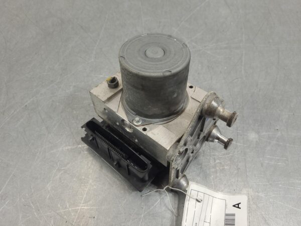 Mercedes Sprinter NCV3 ABS Pump/Modulator P/N A0014462589 2006–2018 - Image 2