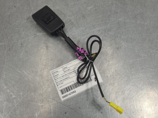 Mercedes Viano 639 RH Front Seat Belt Stalk Only 2011–2014 - Image 6