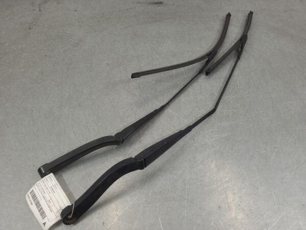 Renault Trafic X82 Wiper Arm Front Pair 2015–Present