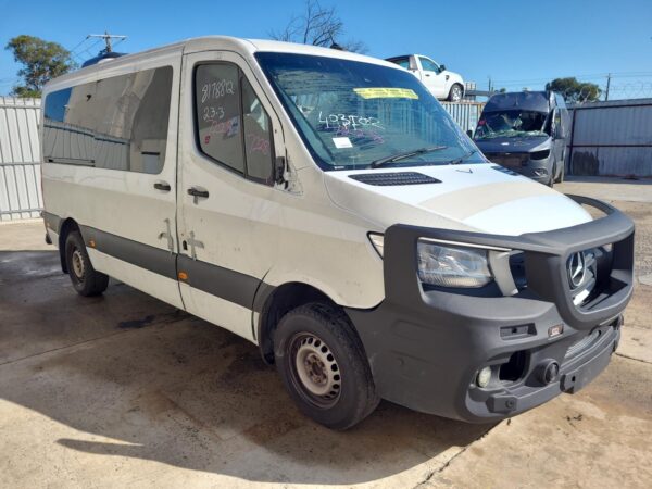 Mercedes Sprinter VS30 Front Panel 2018–Present - Image 9