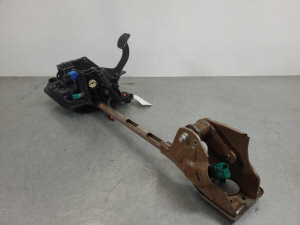 Renault Trafic X82 Brake Pedal Assembly 2015–Present - Image 3