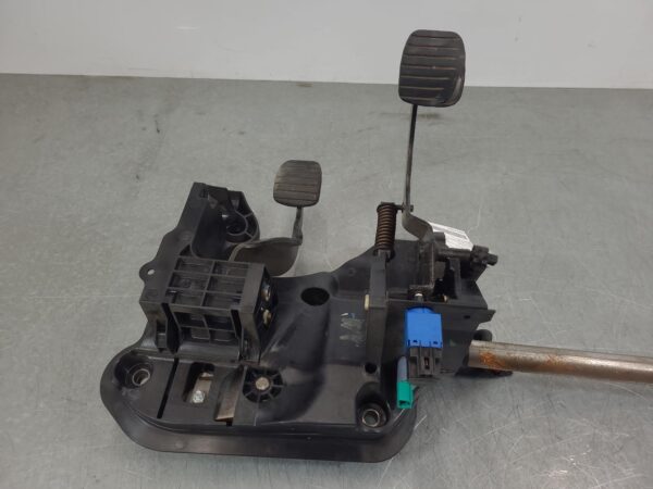 Renault Trafic X82 Brake Pedal Assembly 2015–Present - Image 4