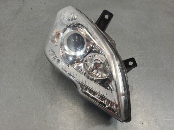 Mercedes Viano 639 Right Headlamp 2011–2014 - Image 2