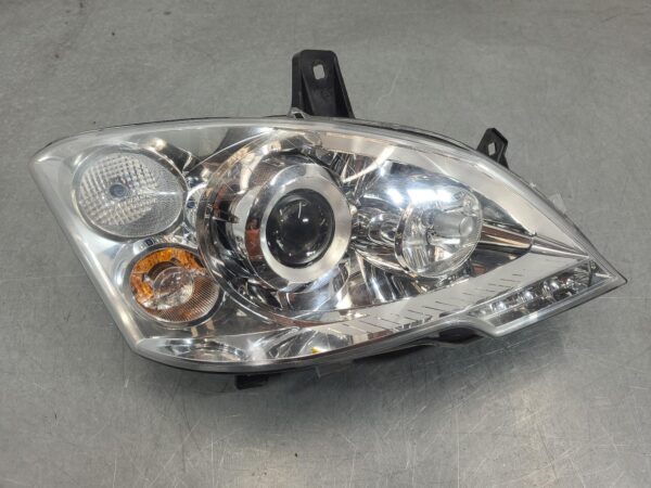 Mercedes Viano 639 Right Headlamp 2011–2014