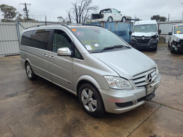 Mercedes Viano 639 Fuse Box Engine Bay 2005–2014 - Image 10