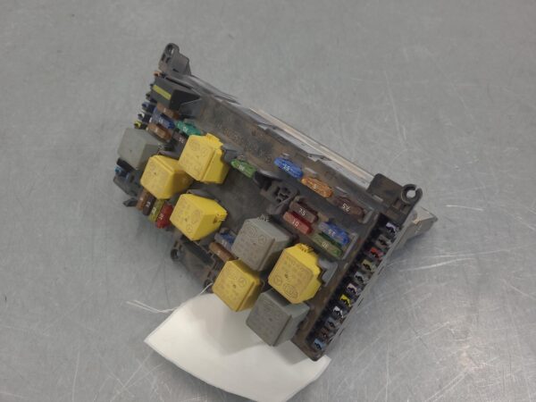Mercedes Viano 639 Fuse Box Engine Bay 2005–2014 - Image 5