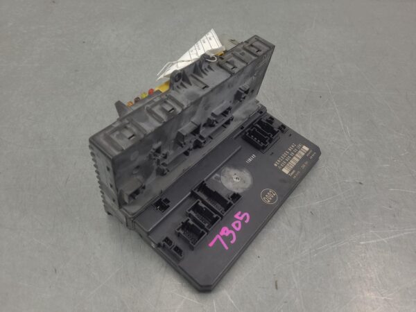 Mercedes Viano 639 Fuse Box Engine Bay 2005–2014 - Image 2